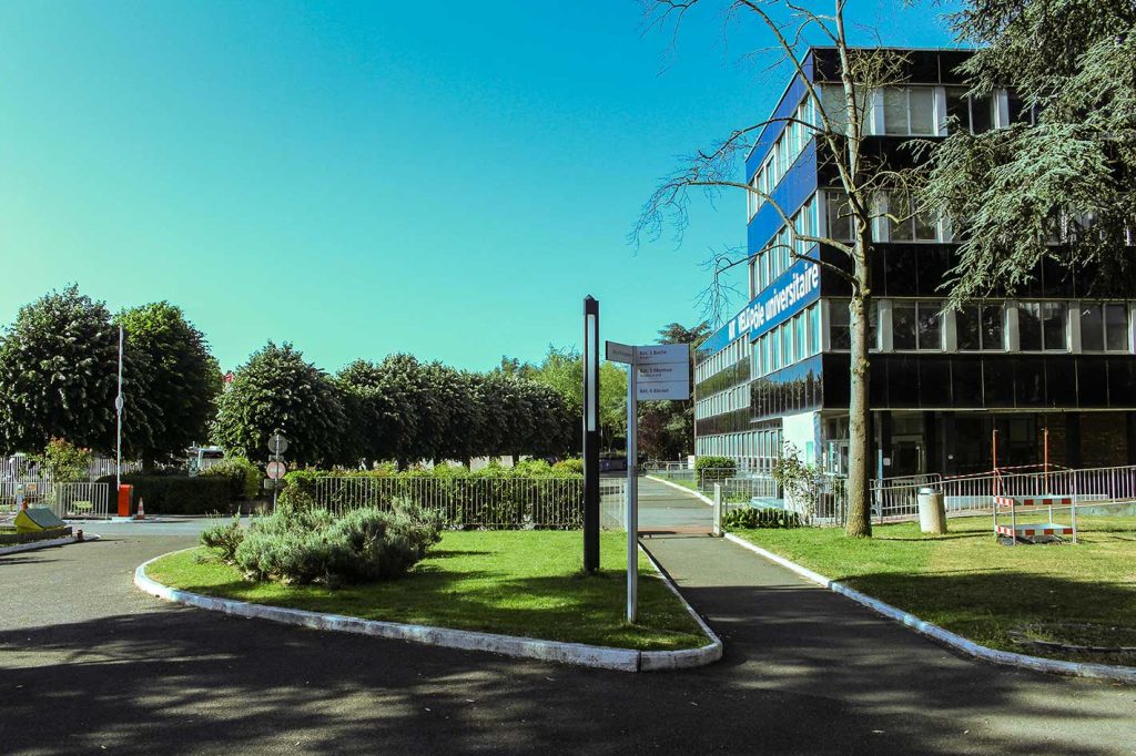 image entrée iut de vélizy